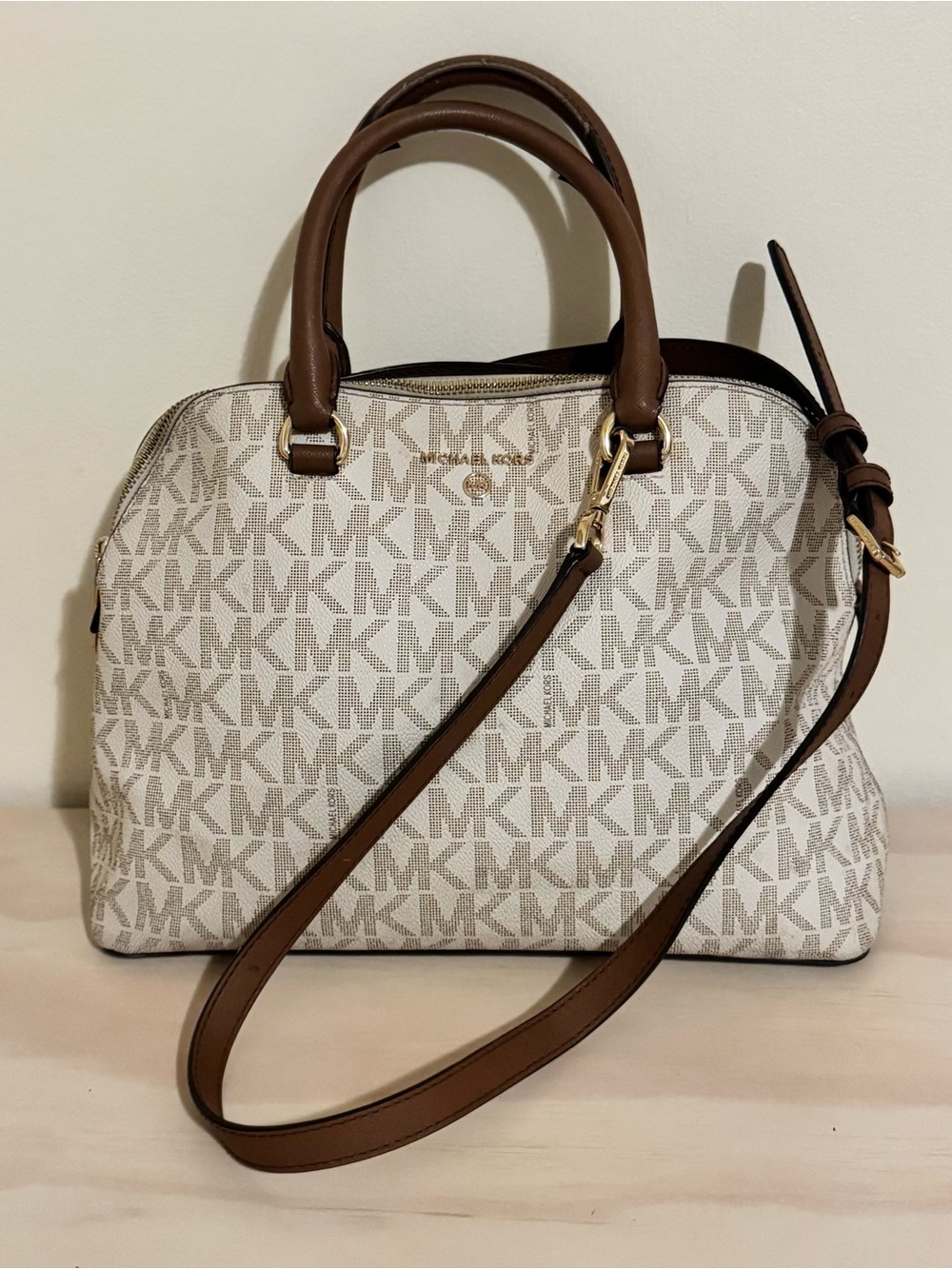 Michael Kors Signature Cindy Dome Vanilla Acorn Leather Satchel Bag Purse